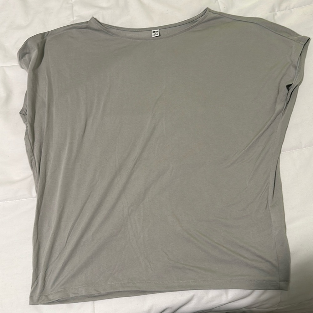 Boatneck Uniqlo tee